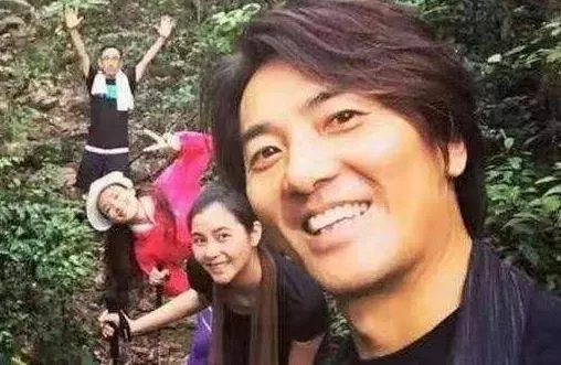 45歲孟佳慧近照曝光,與鄭伊健相愛7年不生子,如今發福成大媽,網友:女神怎麼變成這樣啦?