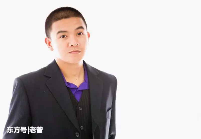 獨女考上大學,寡母請吃飯,全村怕借錢沒人去,大雨中駛來輛豪車