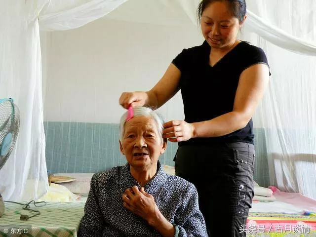 我想接母親來過年,公公「瞪我一眼後開口」從此我發誓把公公當親爸!