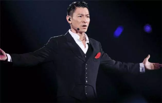他拒絕成龍合作邀請,罵劉德華算什麼東西,劉德華卻甘願當他小弟