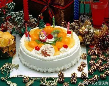 婆婆生日,我帶了五千紅包,小姑子不停用腳踢我,低頭一看我笑了