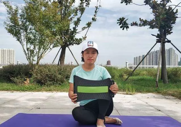 腰不好,這樣踮腳30下,打開腰上經絡,腰不疼了,強腎氣,練腰椎
