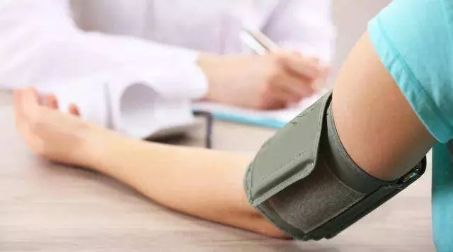 血管堵蹲一蹲、血管硬蹲一蹲,每天20次,堅持做能緩解很多病