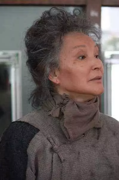丈夫戰後走了多年,兒子指著馬背上一人叫爹,那人竟真的是丈夫