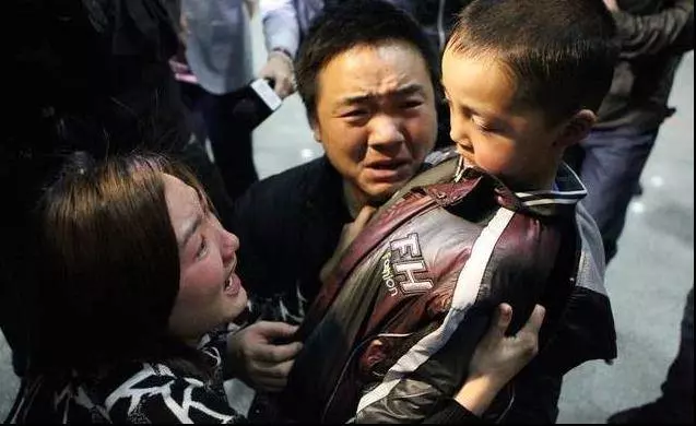 人販子最常用的手段除了騙、還有偷和搶!想要保護孩子,這5招必須學會!