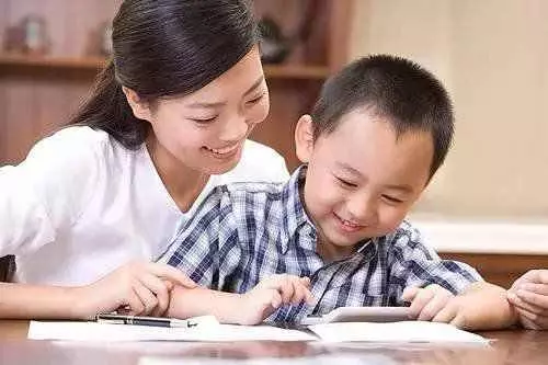 賺那麼多錢有什麼用?對於孩子來說,再好的教育,都比不上父母用心的陪伴和愛