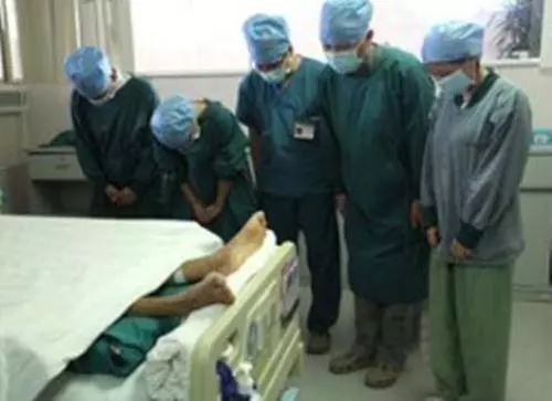 速看!20歲女大學生查出肝癌離世,醫生解釋:都怪她經常這樣吃!很多人每天還在用!比砒霜還要毒!趕緊擴散!