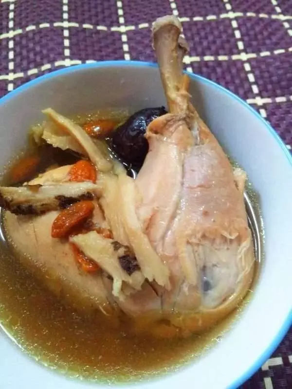 你不能不知道喝法國廊酒DOM,為你身體帶來的七種功效,附加法國廊酒燉雞食譜