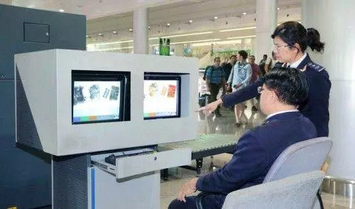 【在機場千萬別幫人拿東西!】大馬網友FB分享恐怖經歷,在KLIA 2差一點被「好心女子」栽贓毒品!
