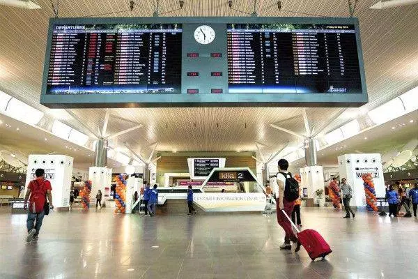 【在機場千萬別幫人拿東西!】大馬網友FB分享恐怖經歷,在KLIA 2差一點被「好心女子」栽贓毒品!