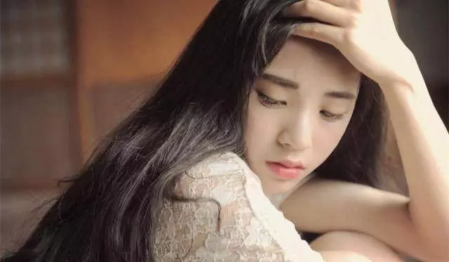 離婚兩年,同學生日宴再遇前夫......看到從車上下來的人,我哭成淚人!
