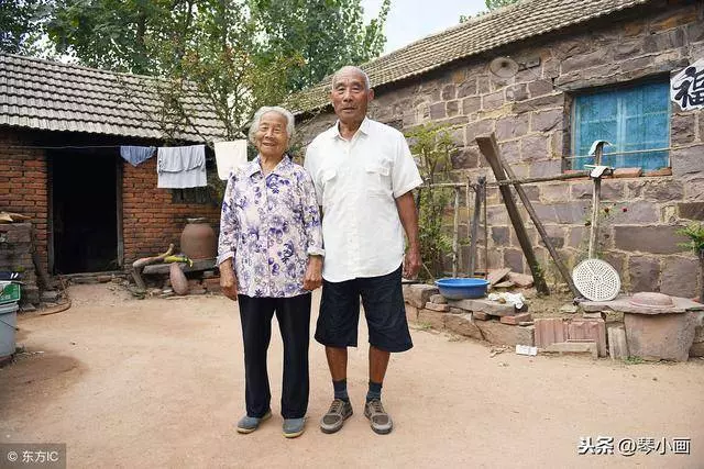 三兒子:大哥和二哥都不給爸媽養老,憑什麼我要養?三兒媳:我養