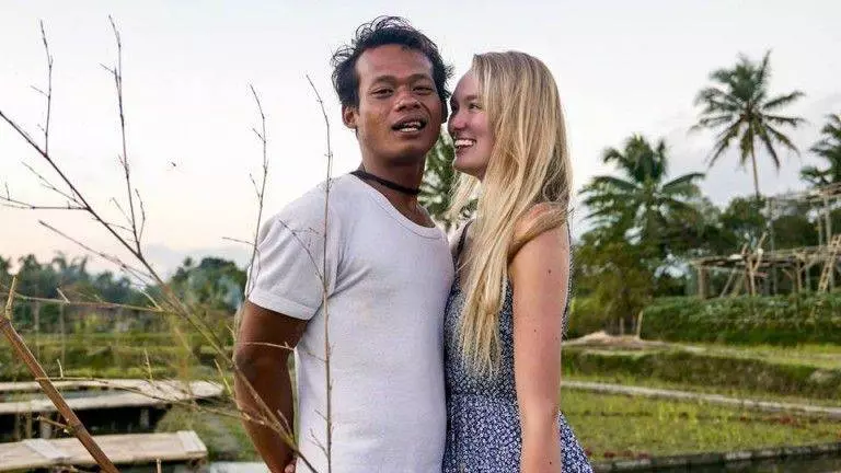 21 歲英國正妹愛上他!寧願進回教也要遠嫁給在印尼的他!網友爆是中了印尼降頭?