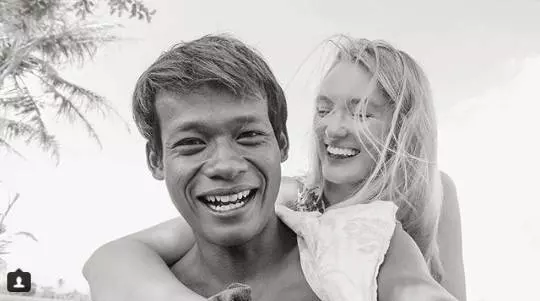 21 歲英國正妹愛上他!寧願進回教也要遠嫁給在印尼的他!網友爆是中了印尼降頭?