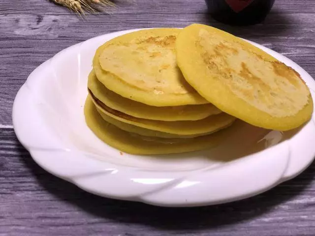 1碗玉米面,2顆雞蛋,不用一滴水做出來的餅,香甜鬆軟,做法簡單!
