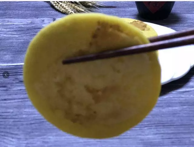 1碗玉米面,2顆雞蛋,不用一滴水做出來的餅,香甜鬆軟,做法簡單!