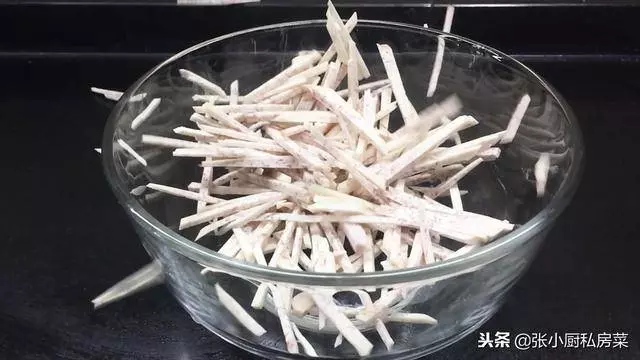 芋頭最好吃的簡單做法,外酥里糯,蔥香四溢,大人小孩都愛吃
