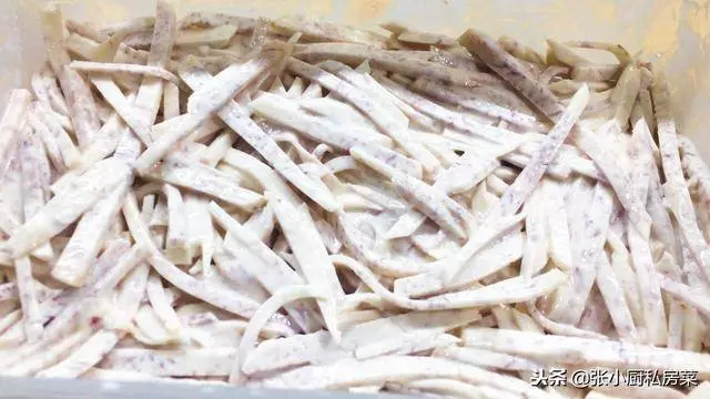 芋頭最好吃的簡單做法,外酥里糯,蔥香四溢,大人小孩都愛吃