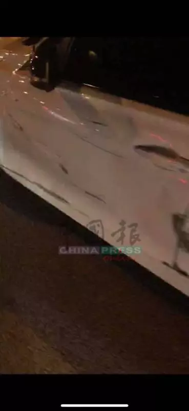 女司機撞寶馬踩油逃 再撞四驅車 | 柔佛人 - 中國報 Johor China Press