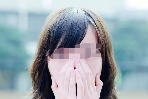 父親非把女兒的新房借給流浪漢,一年後女兒拿回房子,推開門傻住