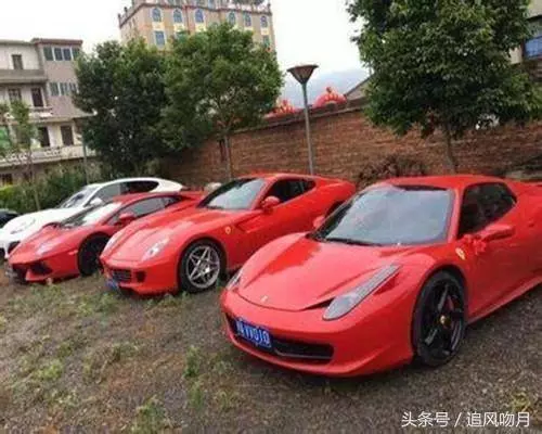 母親連生6個女兒, 一家人都抬不起頭, 數年後家裡開進6輛豪車!