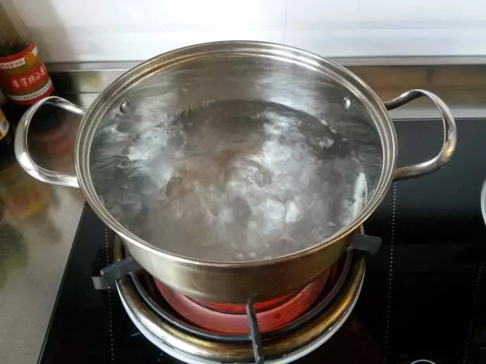 把洋蔥和蘋果一起煮,排毒素,還可預防心臟病,愛美的女人別錯過哦