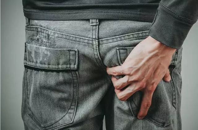 大腸病變的人越來越多,謹記:身體出現【3多2痛】,趕緊去醫院檢查,能保命!