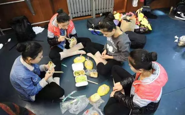 大腸病變的人越來越多,謹記:身體出現【3多2痛】,趕緊去醫院檢查,能保命!