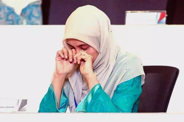 【原來是他滅了烈火公主!】安華女兒Nurul Izzah辭黨職理由大曝光!原來真的與他有關!