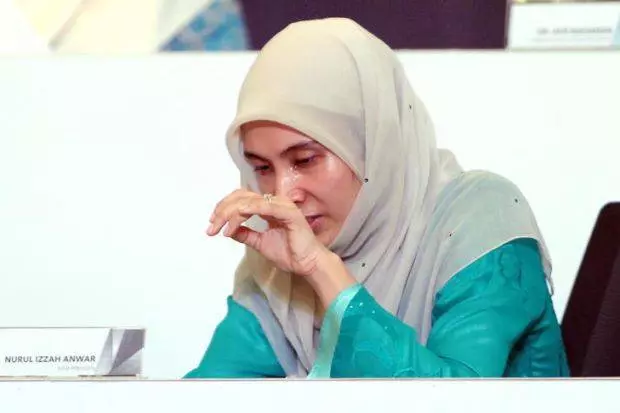 【原來是他滅了烈火公主!】安華女兒Nurul Izzah辭黨職理由大曝光!原來真的與他有關!