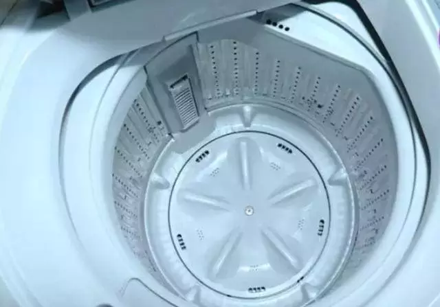 清洗洗衣機,用這個簡單的方法,「真正的髒污」全部跑出來了