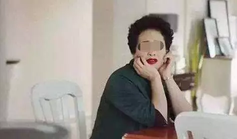 去看望女兒,女婿準備了滿桌好菜,我卻藉口去廁所,直接報了警!