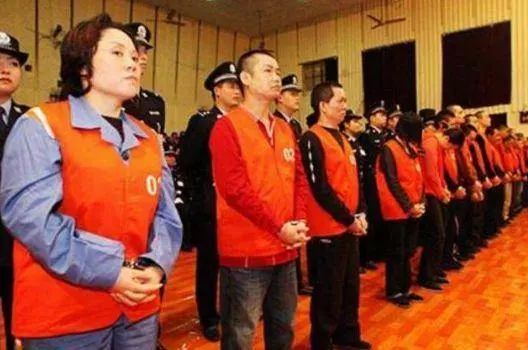 最牛黑社會女老大,曾包養16位小鮮肉伺候著!