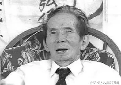 赫赫有名的黑幫大佬,身高不到一米六,警察解決不了的事情都找他!