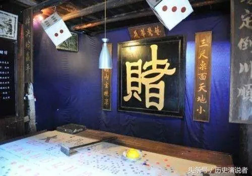 赫赫有名的黑幫大佬,身高不到一米六,警察解決不了的事情都找他!
