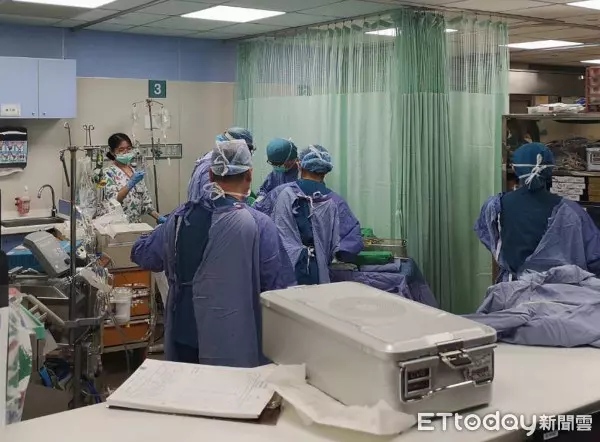 「出山」中煞? 出殯車隊上國道 遊覽車司機昏迷撞護欄命危
