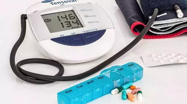 頸部有條「大腦生命線」,一旦堵塞將致命,4種方法能預防