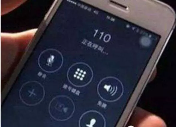 兒媳難產,婆婆拿出15萬跪求保大人,孩子抱出來後,婆婆報了警!