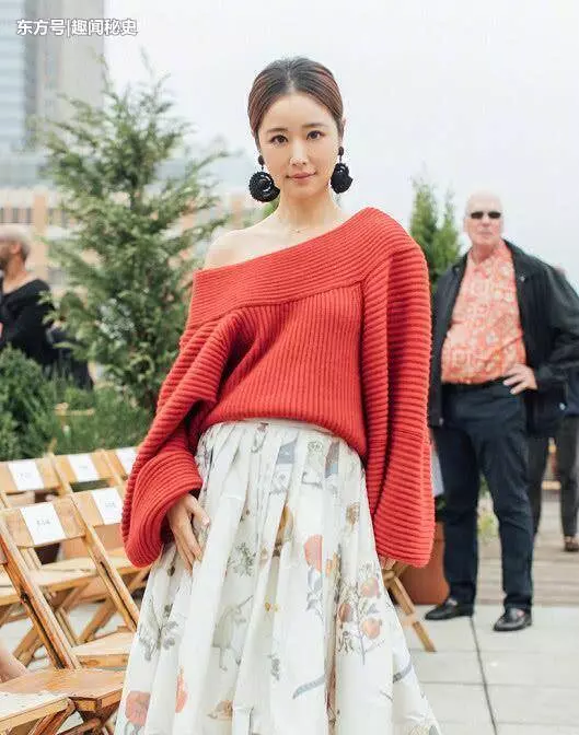42歲林心如穿「校服」裝嫩,看到腿後,知道霍建華為啥會娶你了