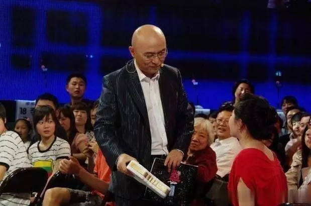 《非誠勿擾》男嘉賓謊稱自己是窮小子,女嘉賓全員滅燈,說出真實身份都反悔