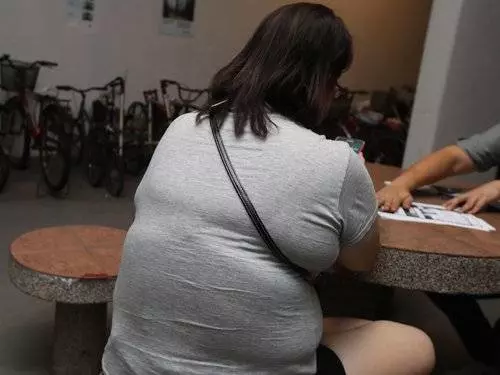 情迷女傭賣掉屋子! 兩人5年內竟花掉一半賣屋錢! 老翁被侄女指「中降」