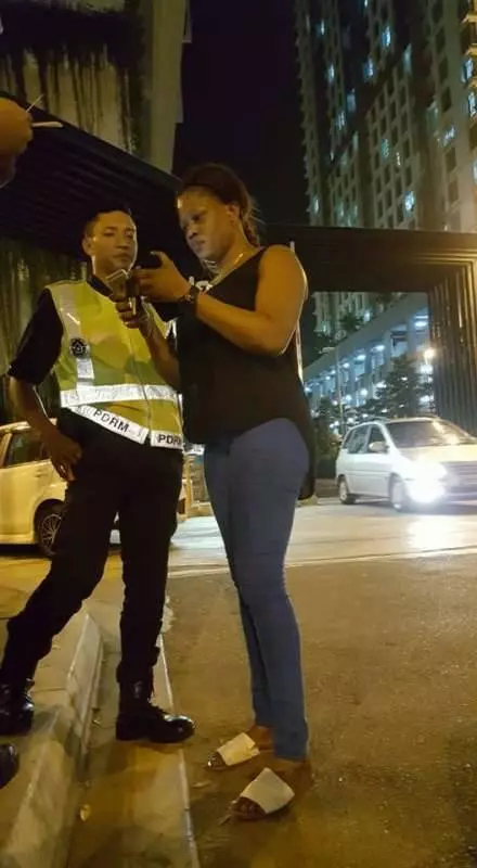 【非洲女撞後逃】遭警方逮捕後竟發現她驚人的事!巫裔車主竟要自掏腰包修車?!【內有視頻】