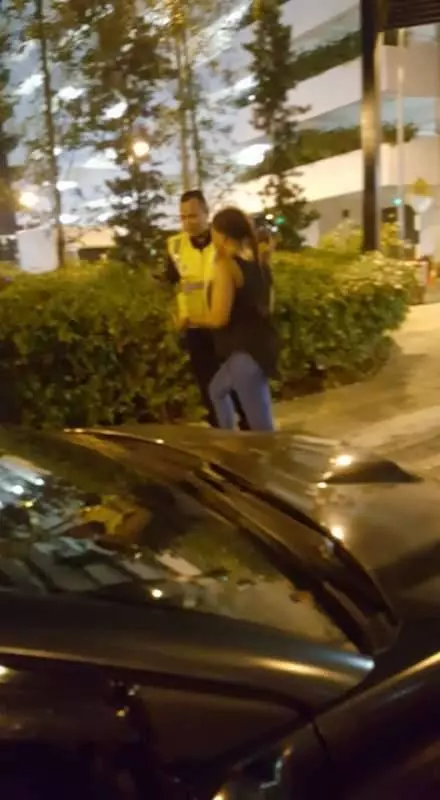 【非洲女撞後逃】遭警方逮捕後竟發現她驚人的事!巫裔車主竟要自掏腰包修車?!【內有視頻】