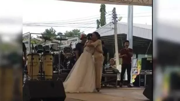 正宮婚禮哽咽道歉!爆料新郎當天棄孕妻「私奔35歲辣媽」!小三現身憐憫:感覺很痛吧?
