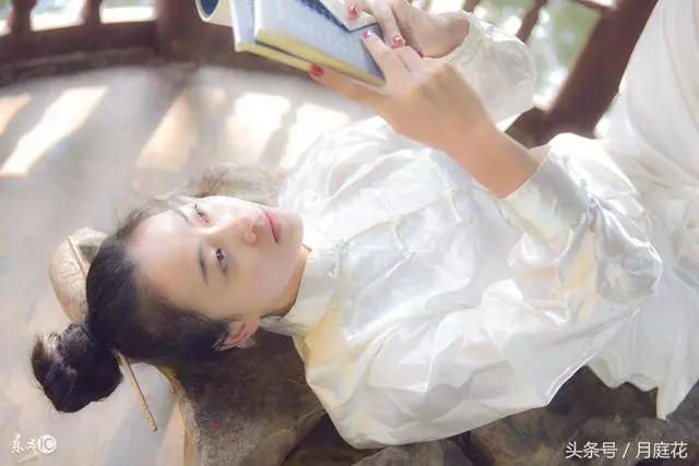 婚禮上婆婆給的紅包讓賓客們都站起來鼓掌