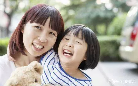 孩子生病找弟弟借錢,他說一分沒有,弟弟買房借錢,姐姐冷笑兩聲