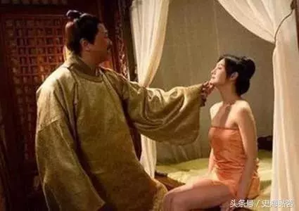古代夫妻行房時,為何會讓丫鬟在旁邊伺候 ? 除習俗還有一簡單原因 !
