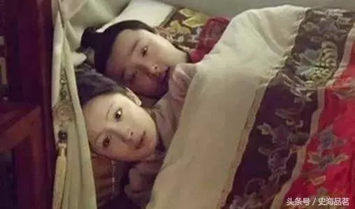 古代夫妻行房時,為何會讓丫鬟在旁邊伺候 ? 除習俗還有一簡單原因 !