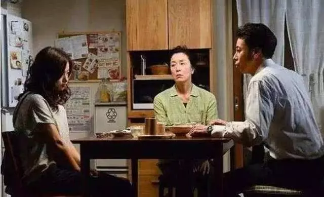 剛下班,小姑子一個電話,立馬選擇離婚,表示伺候不起你們一家人