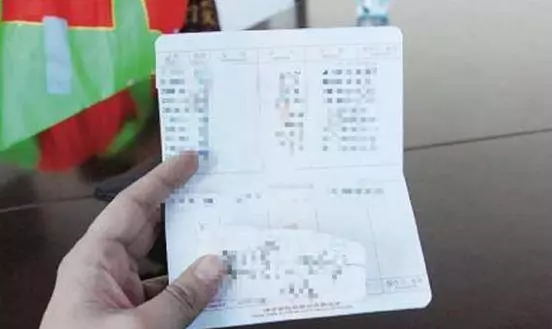 老家拆遷50萬,媽把錢全給弟弟,弟弟結婚後她來我家,我氣笑了
